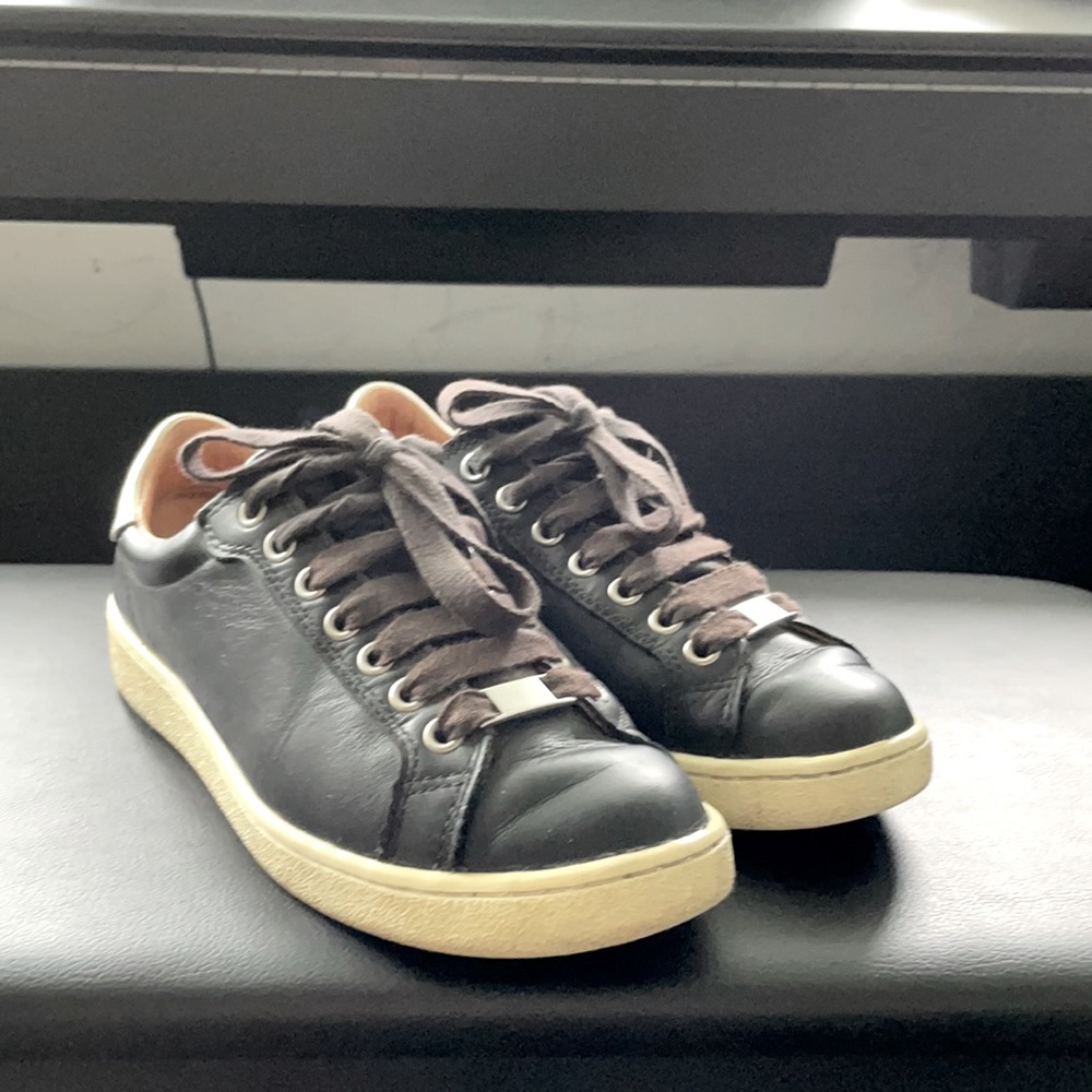 UGG leather sneakers US 7.5